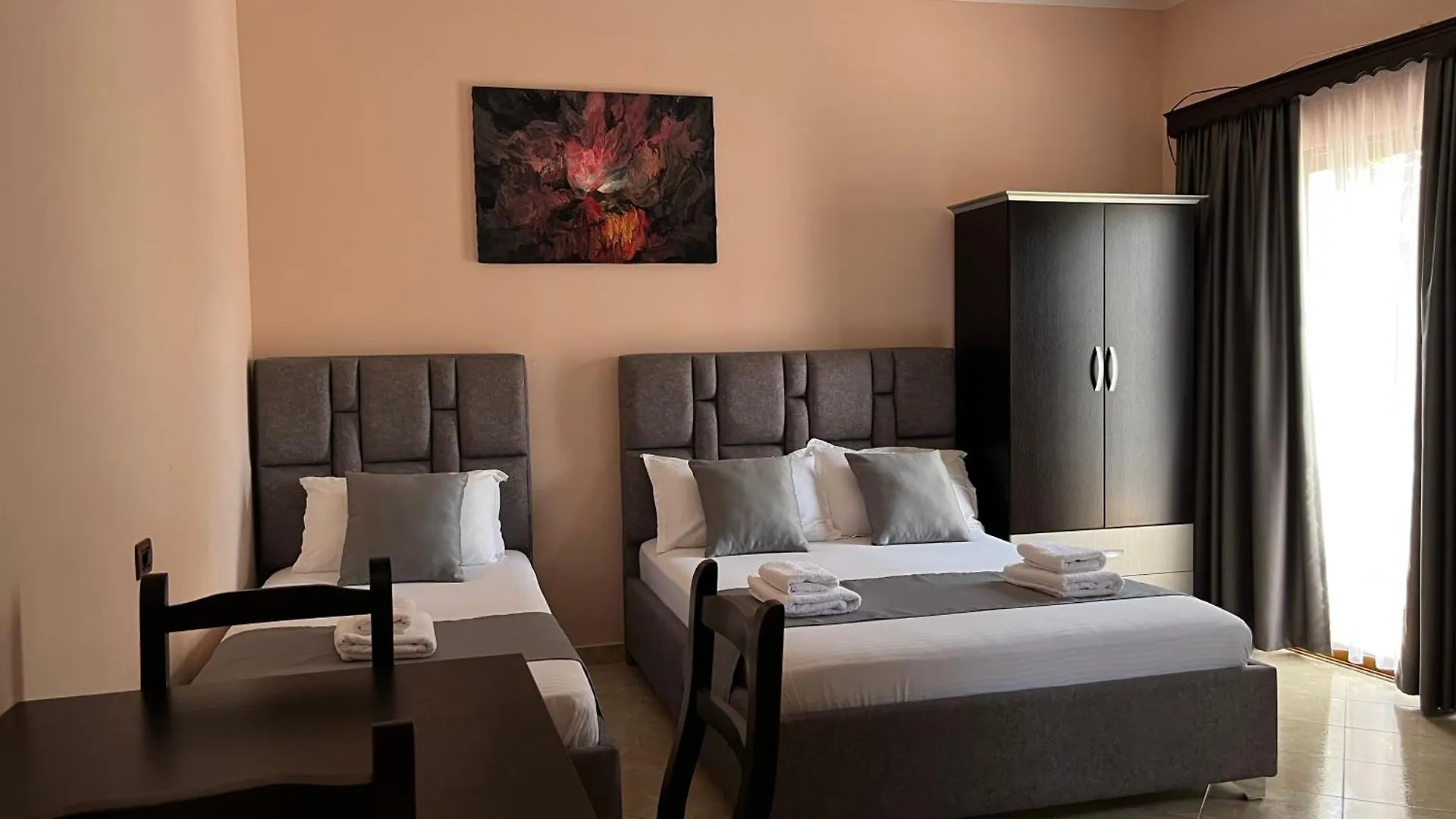 Laura Guest House 사밀