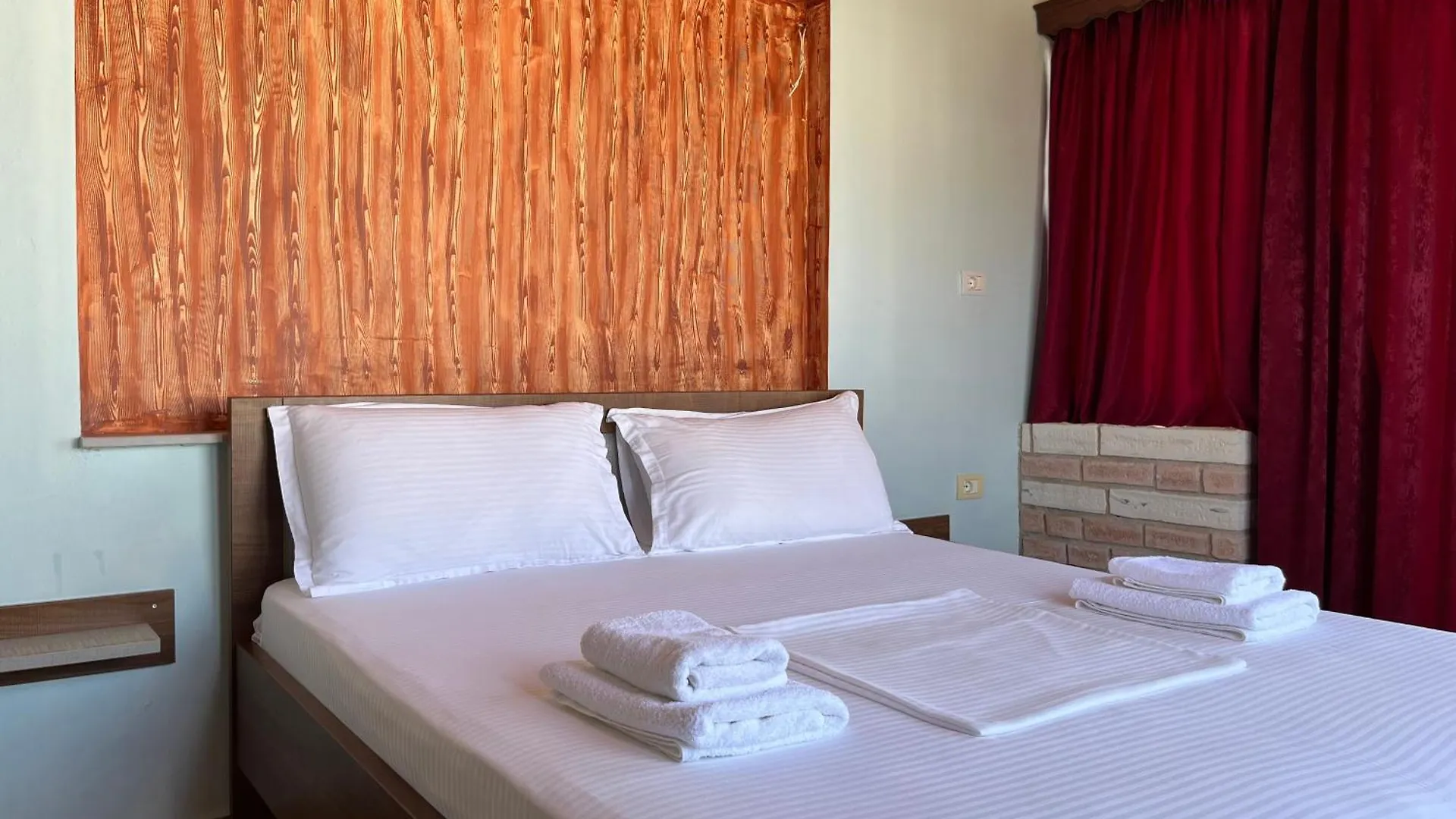 Laura Guest House 사밀
