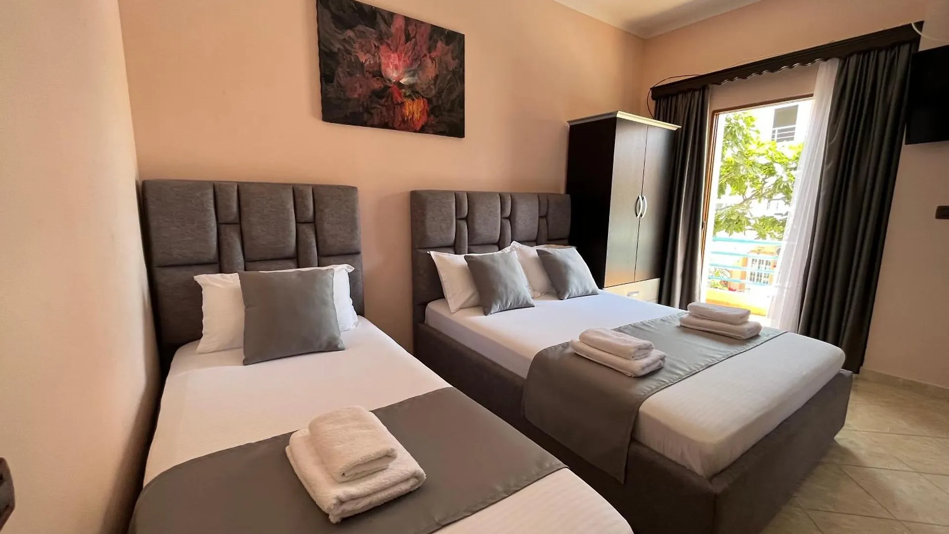 Laura Guest House 사밀