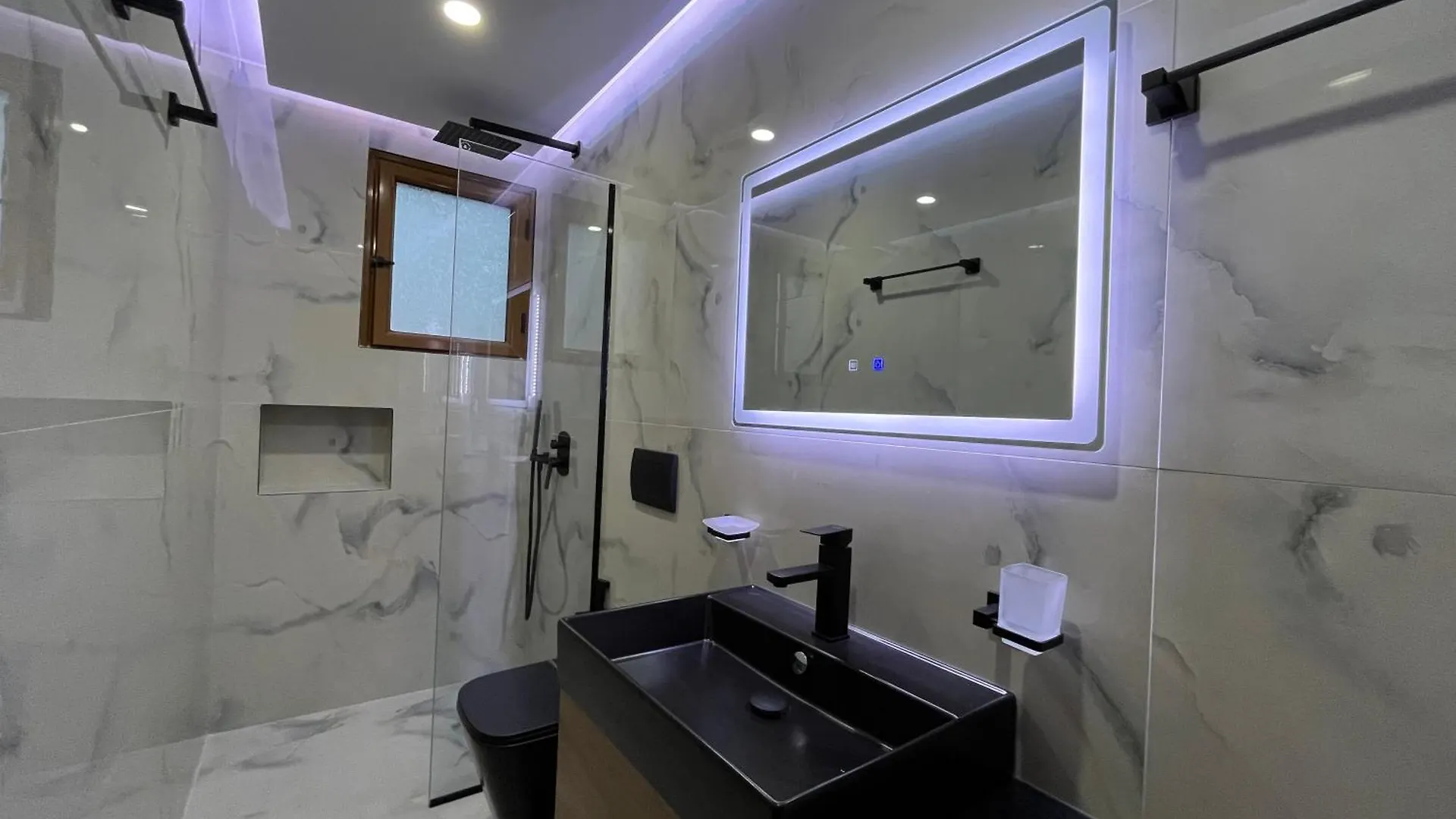 Laura Guest House 사밀