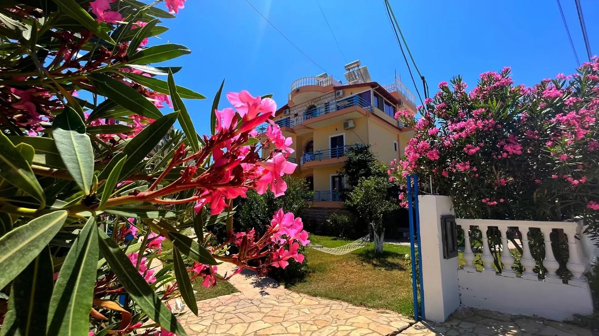 Laura Guest House 사밀