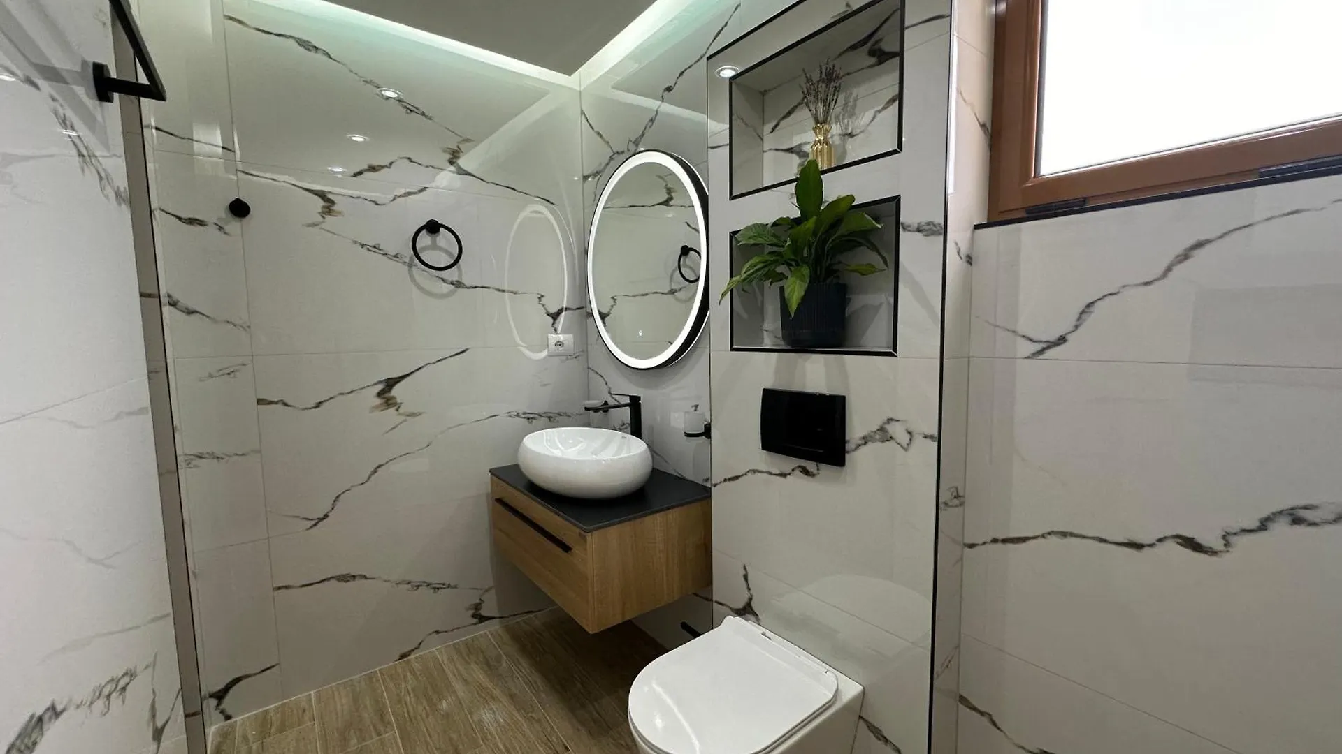 Laura Guest House 사밀